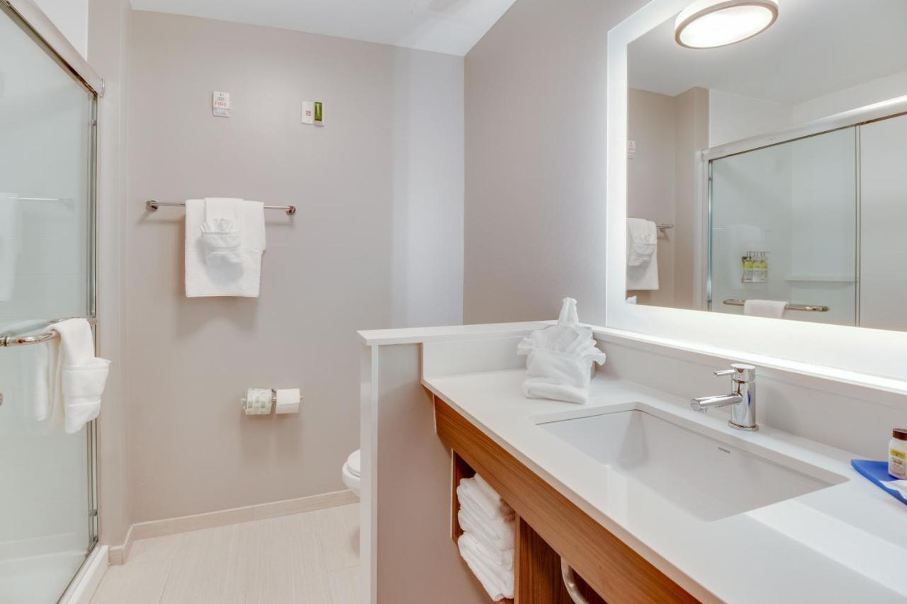 Holiday Inn Express & Suites - Union City By Ihg Buitenkant foto