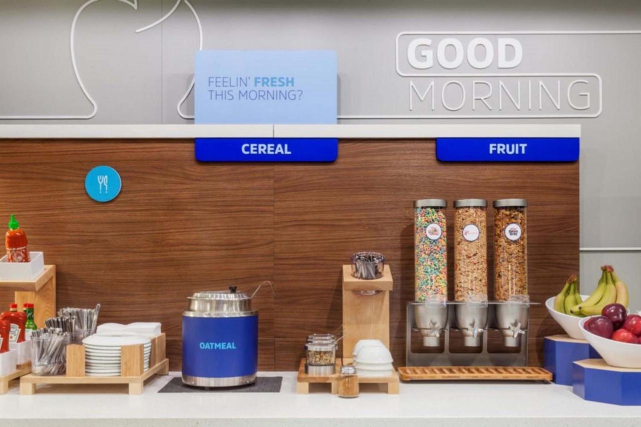 Holiday Inn Express & Suites - Union City By Ihg Buitenkant foto