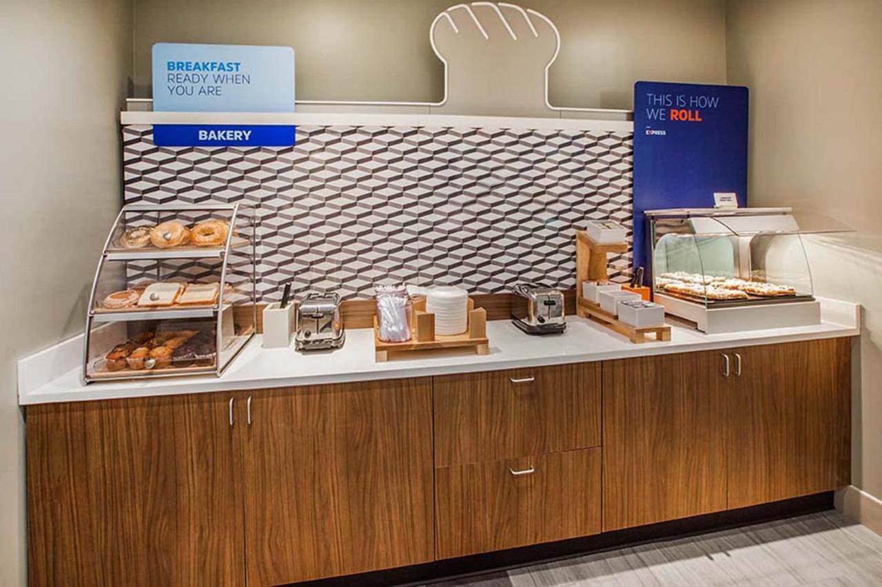 Holiday Inn Express & Suites - Union City By Ihg Buitenkant foto