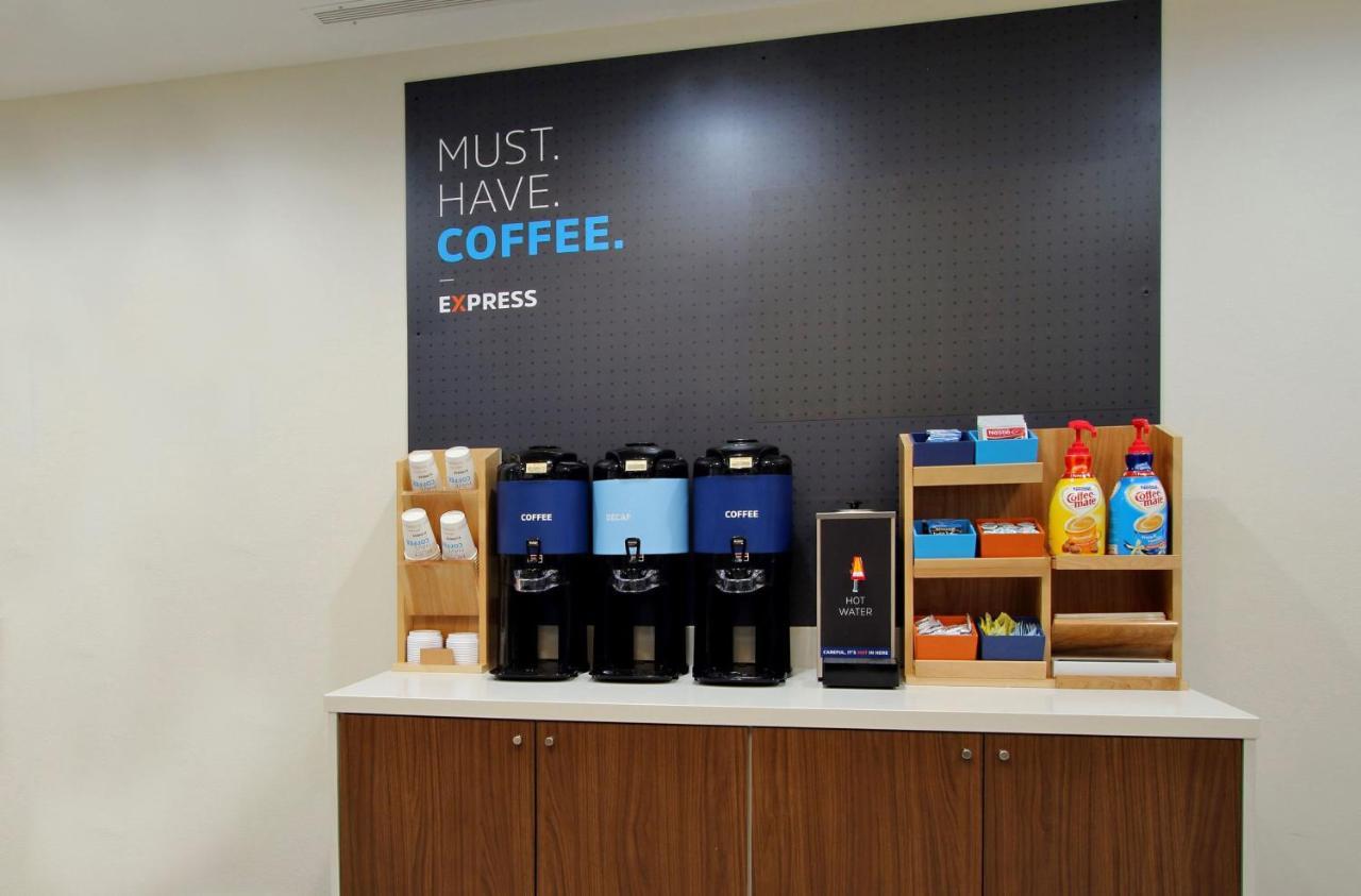 Holiday Inn Express & Suites - Union City By Ihg Buitenkant foto